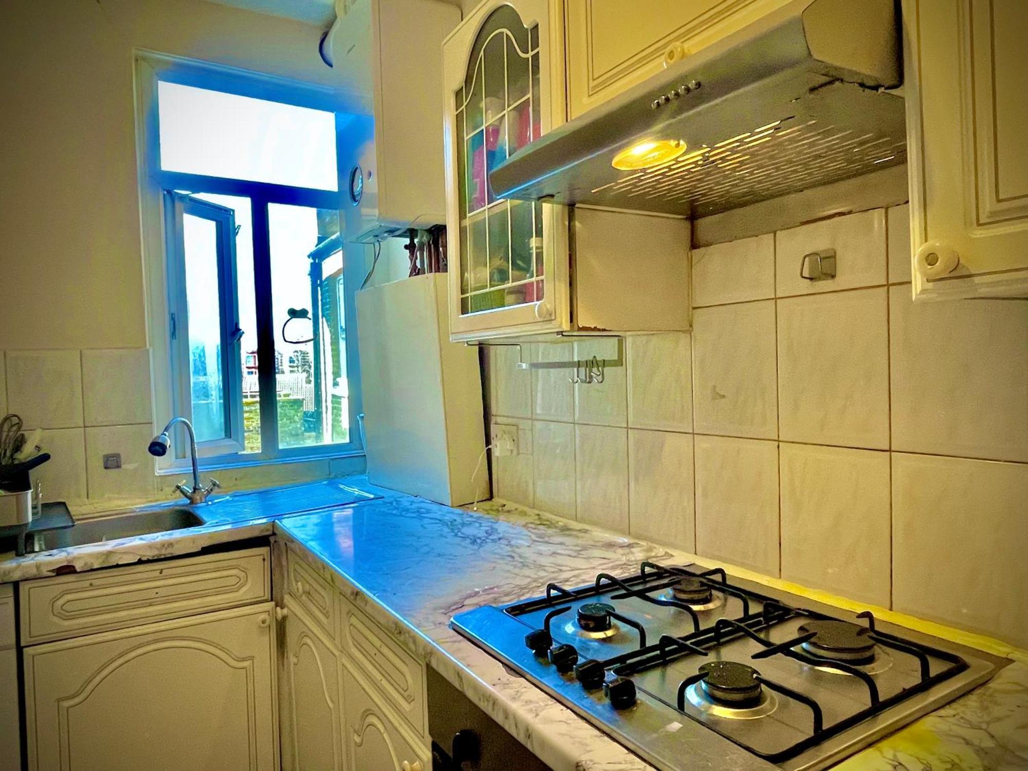 Comfy Double Bedroom With A Private Toilet London Eksteriør billede